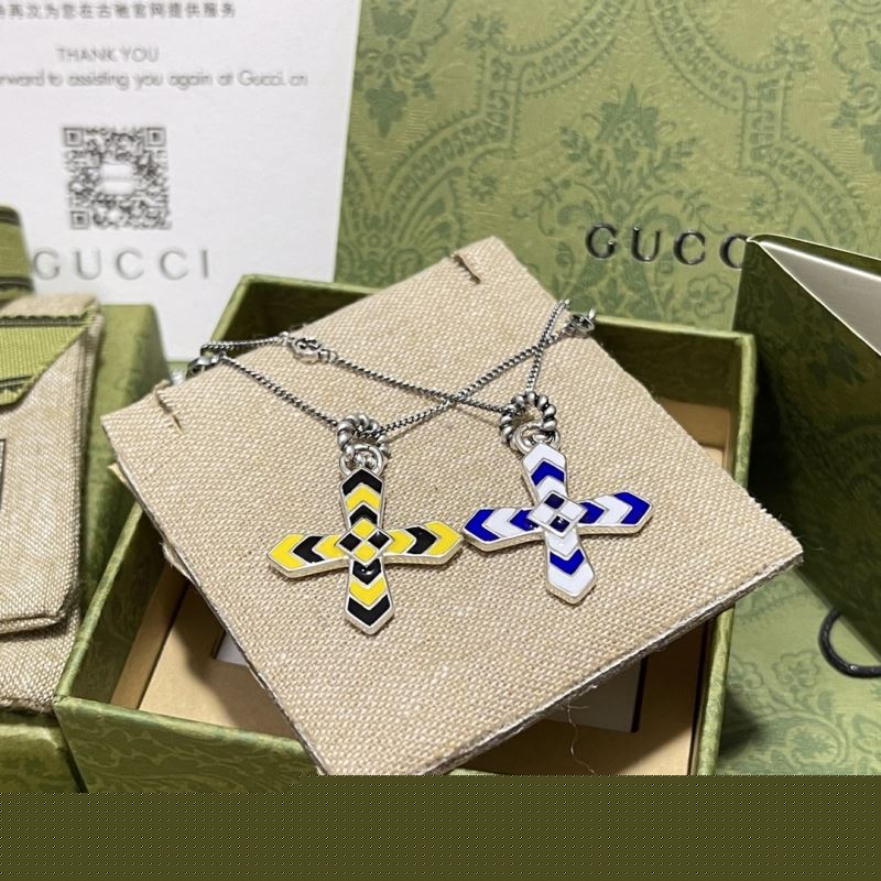 G*u*i necklaces